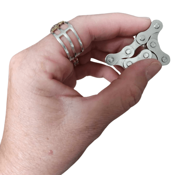 chain link fidget in hand-fun fidgets